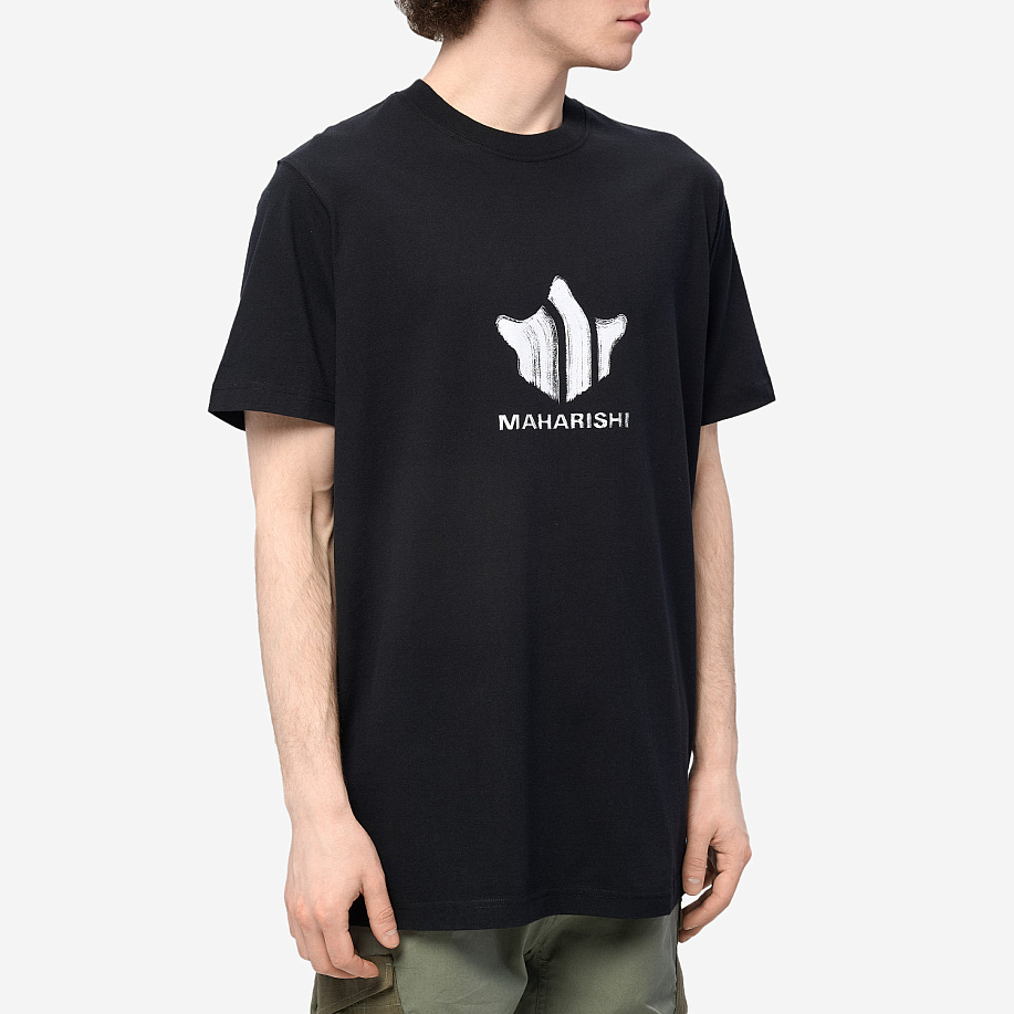 Футболка MAHARISHI 1259 BRUSHSTROKE TEMPLE T-SHIRT - 2 фото Футболка MAHARISHI 1259 BRUSHSTROKE TEMPLE T-SHIRT в интернет магазине Peakwww.peakstore.ru - 2 фото