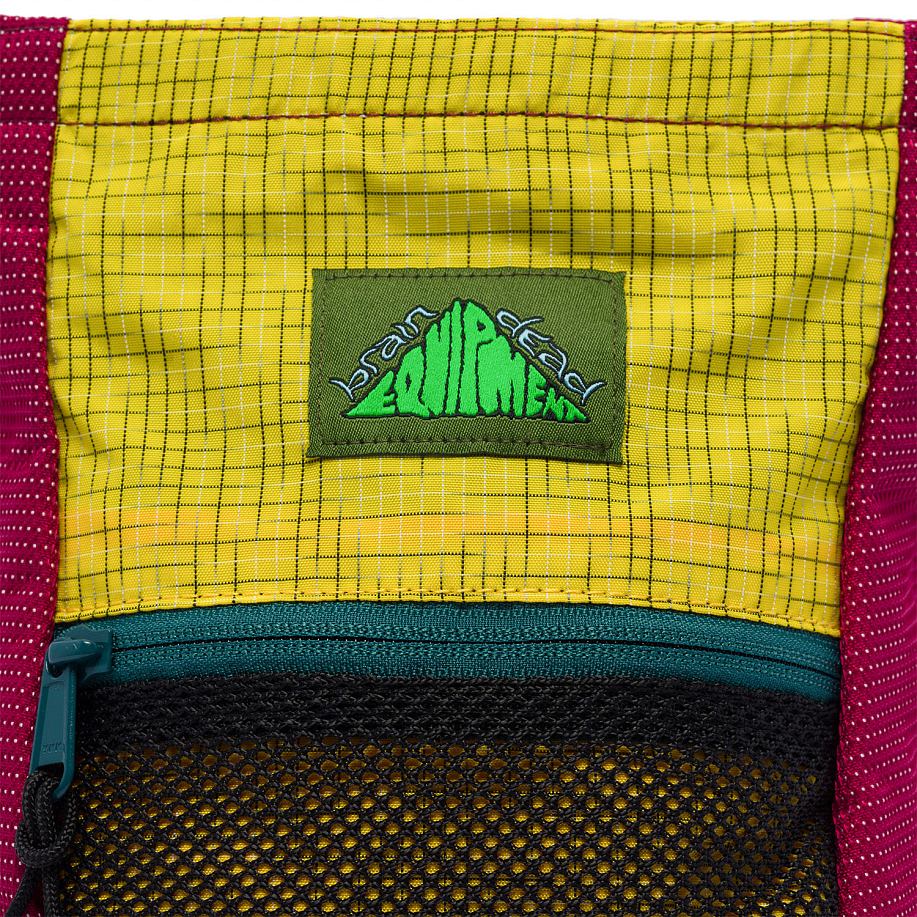 Сумка для аксессуаров BRAIN DEAD EQUIPMENT CHALK BAG YELLOW - 4 фото Сумка для аксессуаров BRAIN DEAD EQUIPMENT CHALK BAG в интернет магазине Peakwww.peakstore.ru - 4 фото