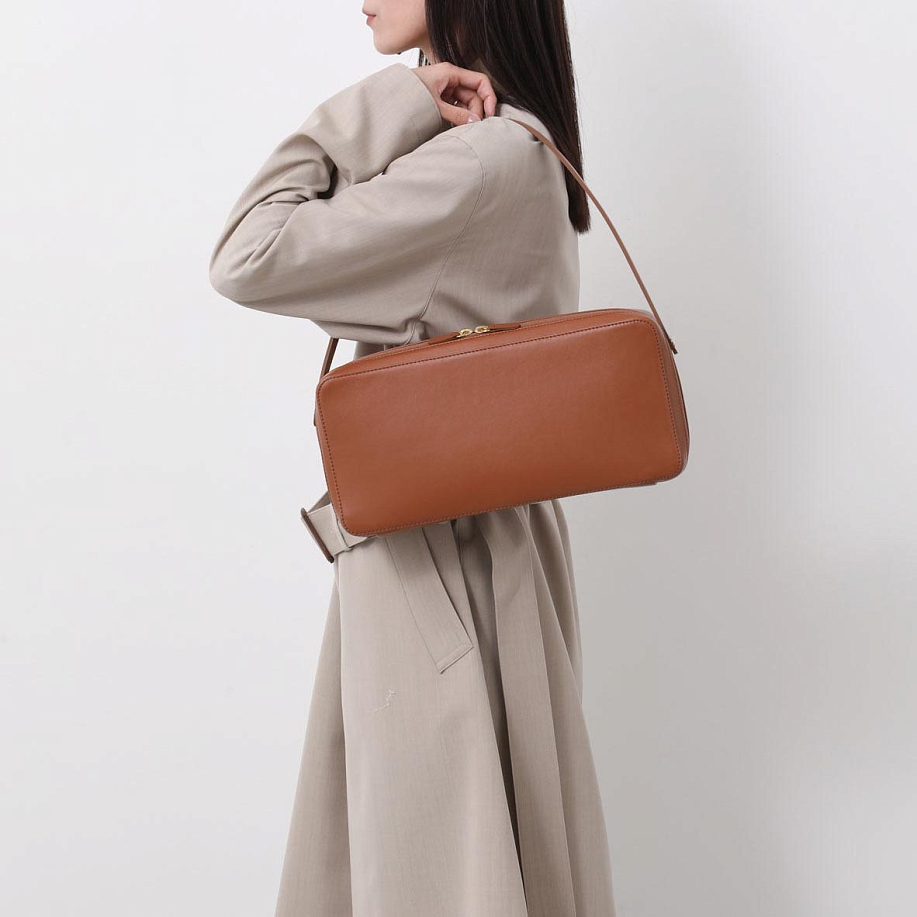 Сумка через плечо AURALEE LEATHER SQUARE BAG MADE BY AETA в интернет-магазине Peak Conceptwww.peakstore.ru - 2 фото
