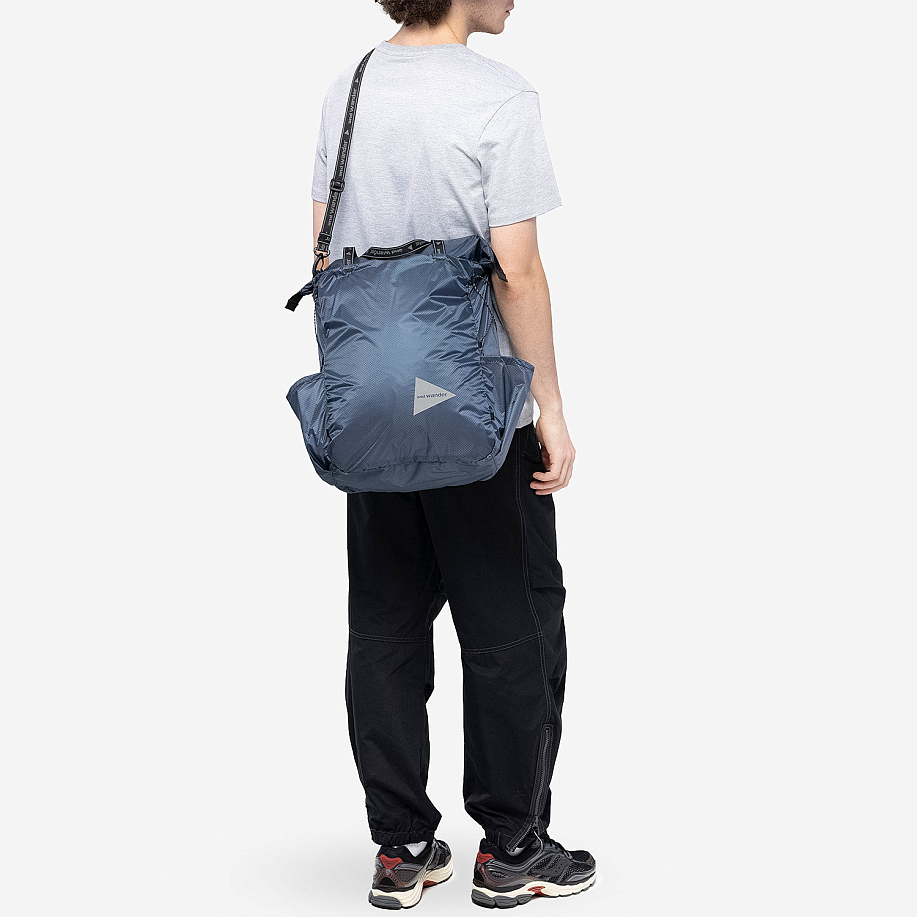 Сумка-тоут AND WANDER SIL TOTE BAG BLUE - 3 фото Сумка-тоут AND WANDER SIL TOTE BAG в интернет магазине Peakwww.peakstore.ru - 3 фото