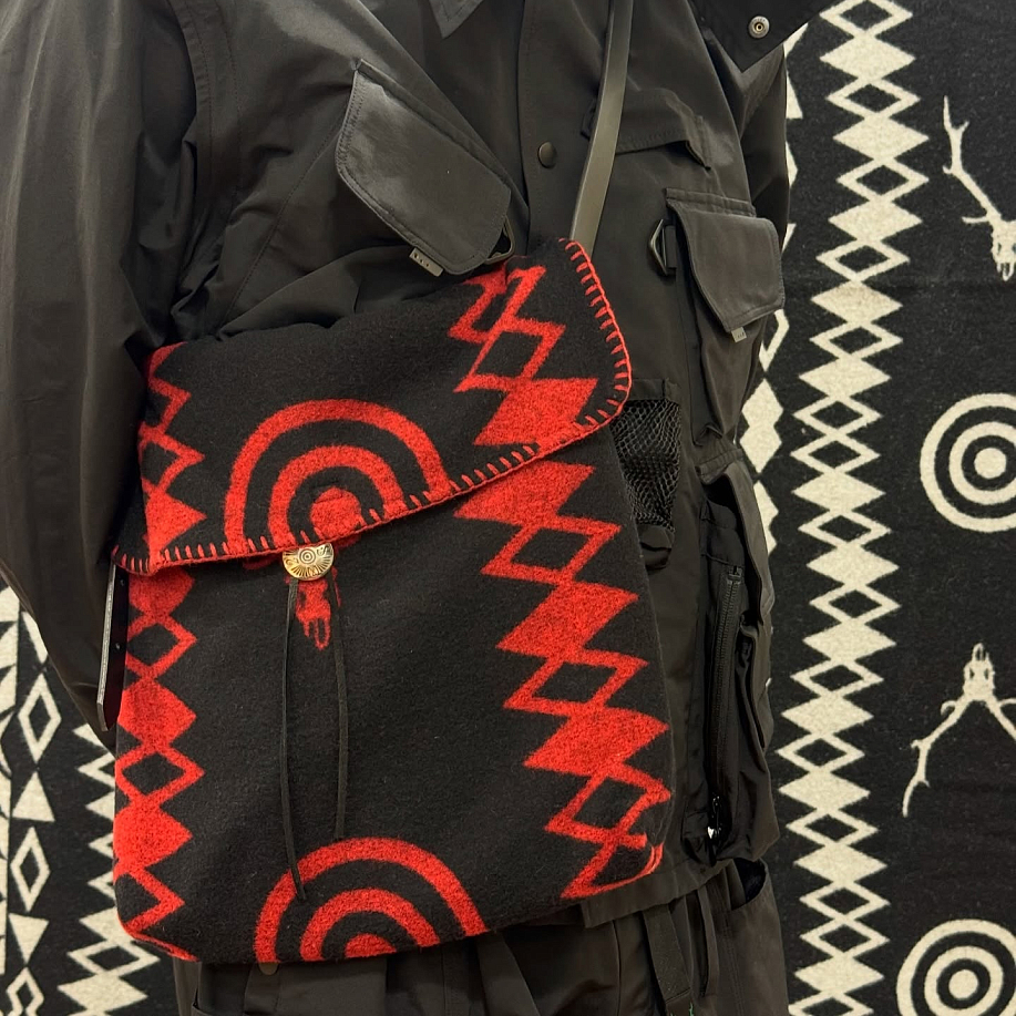 Сумка через плечо SOUTH2 WEST8 SHOULDER BAG - W/CA BLANKET в интернет-магазине Peak Conceptwww.peakstore.ru - 1 фото
