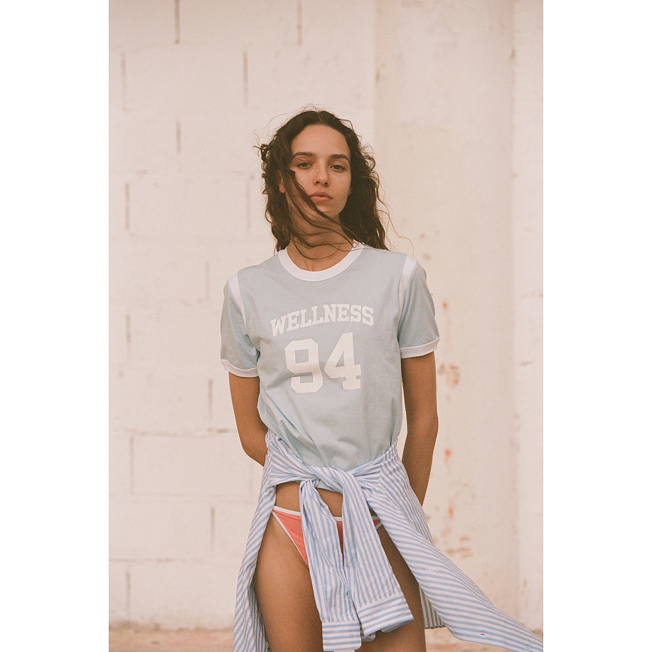 Футболка SPORTY & RICH WELLNESS 94 T-SHIRT - 19 фото Футболка SPORTY & RICH WELLNESS 94 T-SHIRT в интернет магазине Peakwww.peakstore.ru - 19 фото