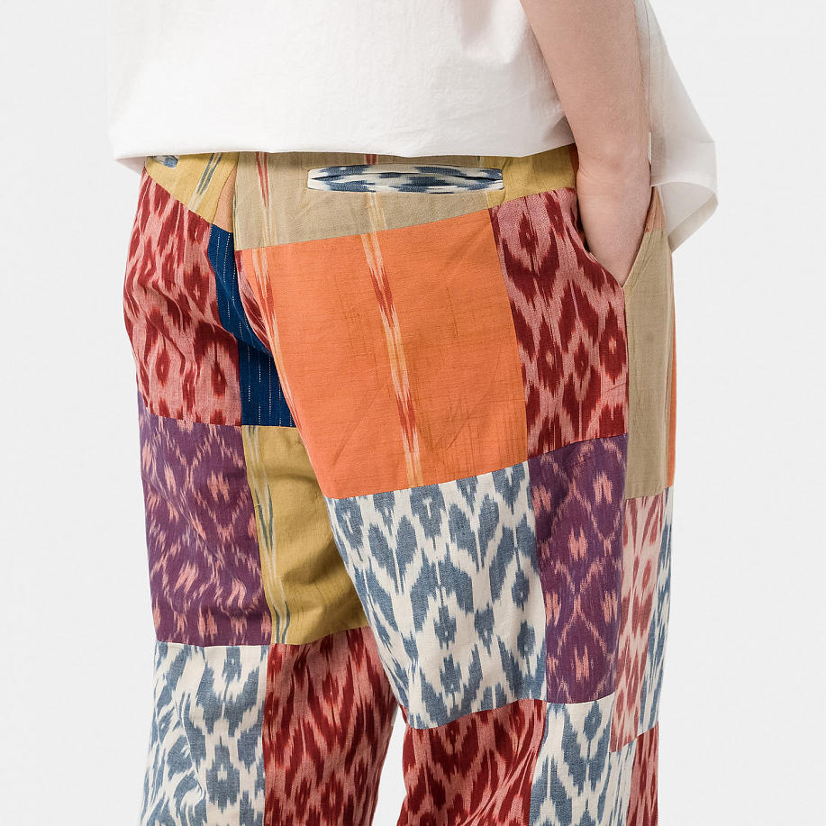 Брюки KARTIK RESEARCH PLEATED TROUSER IKAT HANDLOOM WEAVING - 6 фото Брюки KARTIK RESEARCH PLEATED TROUSER IKAT HANDLOOM WEAVING в интернет магазине Peakwww.peakstore.ru - 6 фото