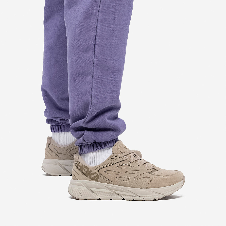 Кроссовки HOKA M CLIFTON L SUEDE SIMPLY TAUPE/PUMICE STONE - 2 фото Кроссовки HOKA M CLIFTON L SUEDE в интернет магазине Peakwww.peakstore.ru - 2 фото