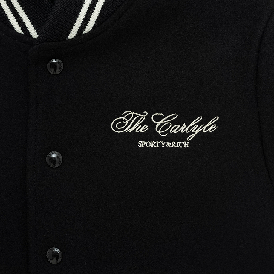 Бомбер SPORTY & RICH CARLYLE CREST WOOL VARSITY JACKET - 10 фото Бомбер SPORTY & RICH CARLYLE CREST WOOL VARSITY JACKET в интернет магазине Peakwww.peakstore.ru - 10 фото