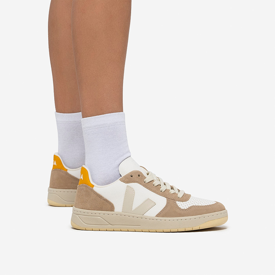 Низкие кеды VEJA V‐10 CHROMEFREE LEATHER - 2 фото Низкие кеды VEJA V‐10 CHROMEFREE LEATHER в интернет магазине Peakwww.peakstore.ru - 2 фото