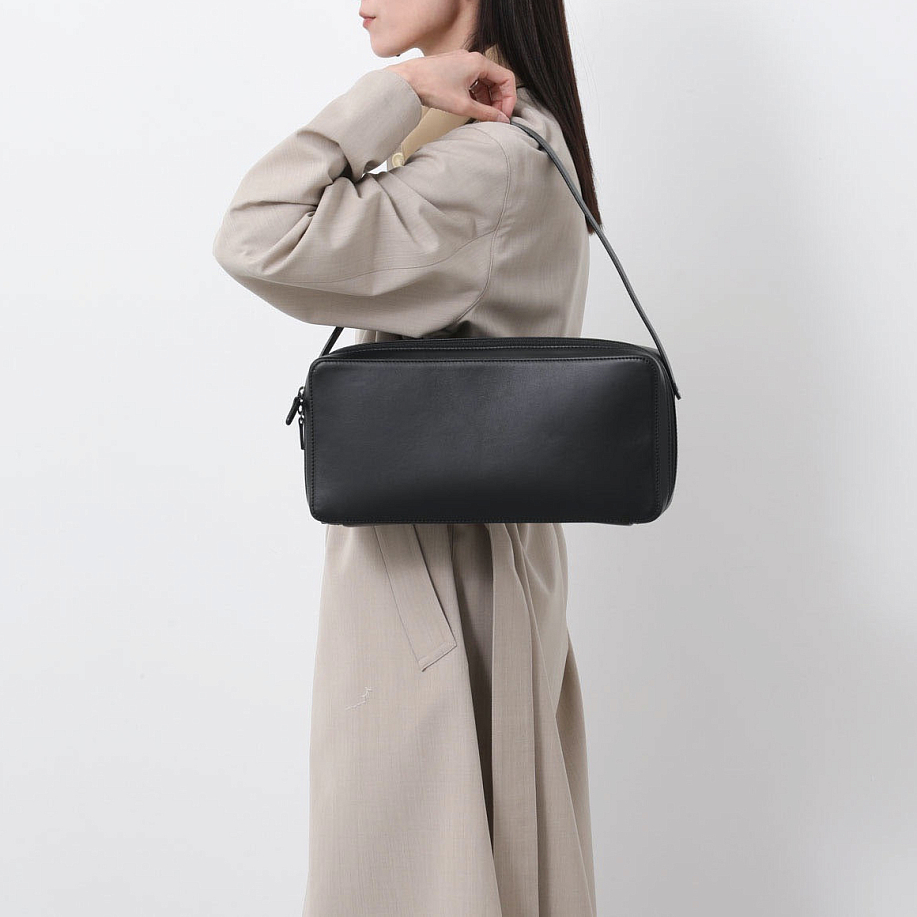 Сумка через плечо AURALEE LEATHER SQUARE BAG MADE BY AETA в интернет-магазине Peak Conceptwww.peakstore.ru - 2 фото