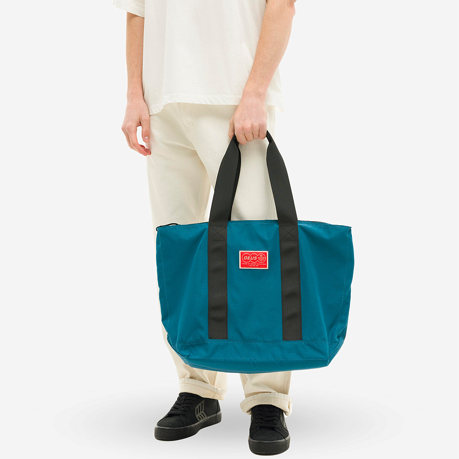 Сумка-тоут DEUS EX MACHINA HINTERLANDS TOTE BAG Dusty Blue - 2 фото Сумка-тоут DEUS EX MACHINA HINTERLANDS TOTE BAG в интернет магазине Peakwww.peakstore.ru - 2 фото