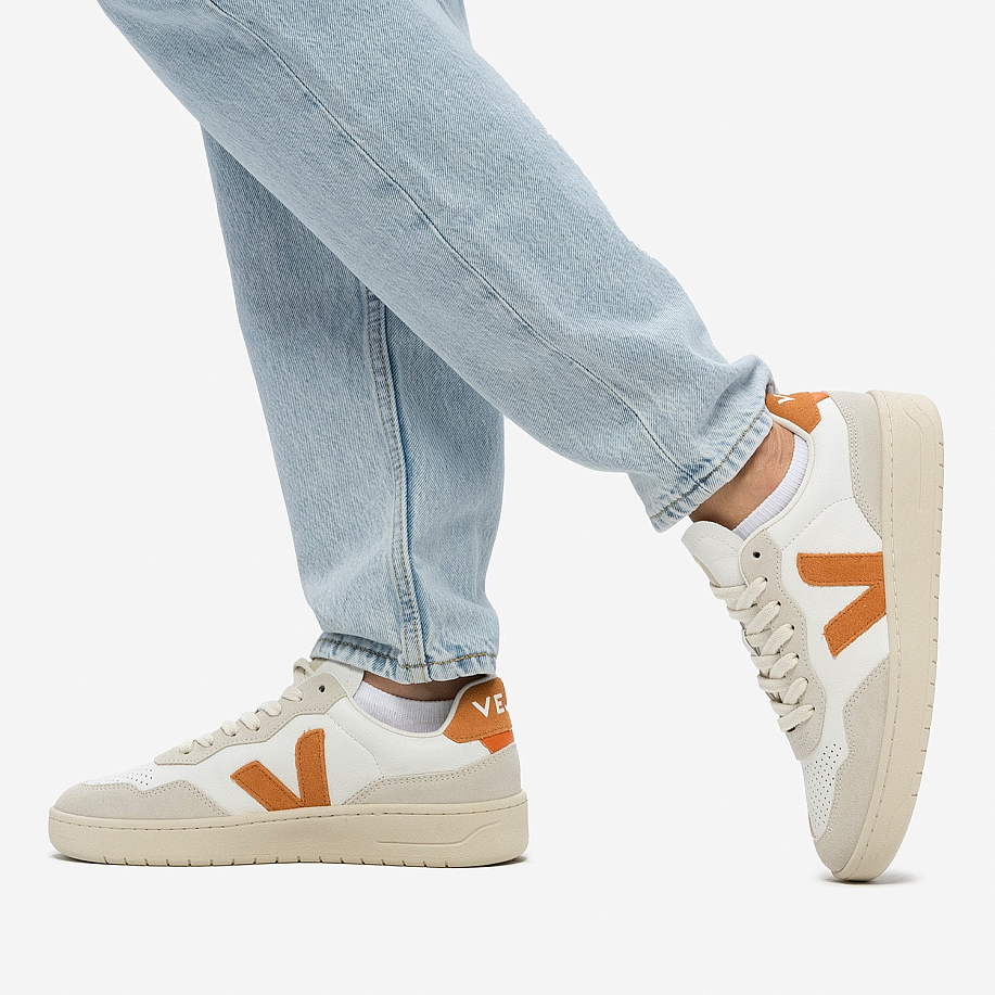 Низкие кеды VEJA V-90 LEATHER в интернет-магазине Peak Conceptwww.peakstore.ru - 3 фото