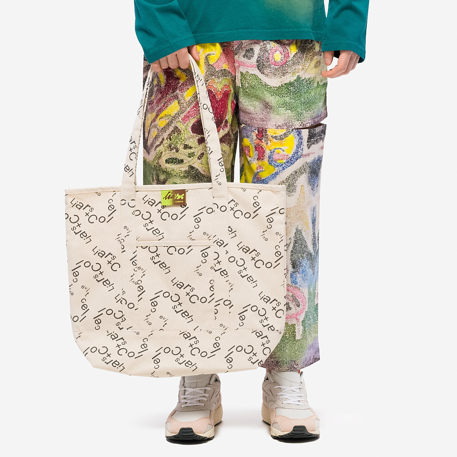 Сумка-тоут LIARS COLLECTIVE BAG PATTERN - 3 фото Сумка-тоут LIARS COLLECTIVE BAG PATTERN в интернет магазине Peakwww.peakstore.ru - 3 фото