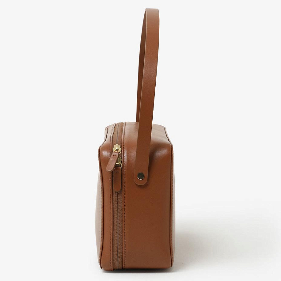 Сумка через плечо AURALEE LEATHER SQUARE BAG MADE BY AETA в интернет-магазине Peak Conceptwww.peakstore.ru - 4 фото