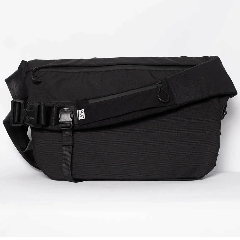 Сумка через плечо COMFY OUTDOOR GARMENT MESSENGER BAG в интернет-магазине Peak Conceptwww.peakstore.ru - 3 фото