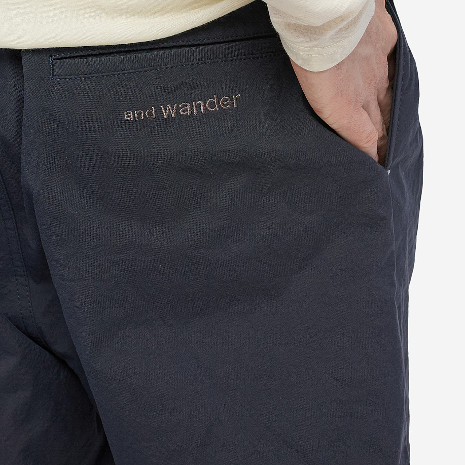 Шорты AND WANDER NYLON CHINO TUCK TAPERED SHORT PANTS стильные в Peak Store - 7 фото Шорты AND WANDER NYLON CHINO TUCK TAPERED SHORT PANTS в интернет магазине Peakwww.peakstore.ru - 7 фото