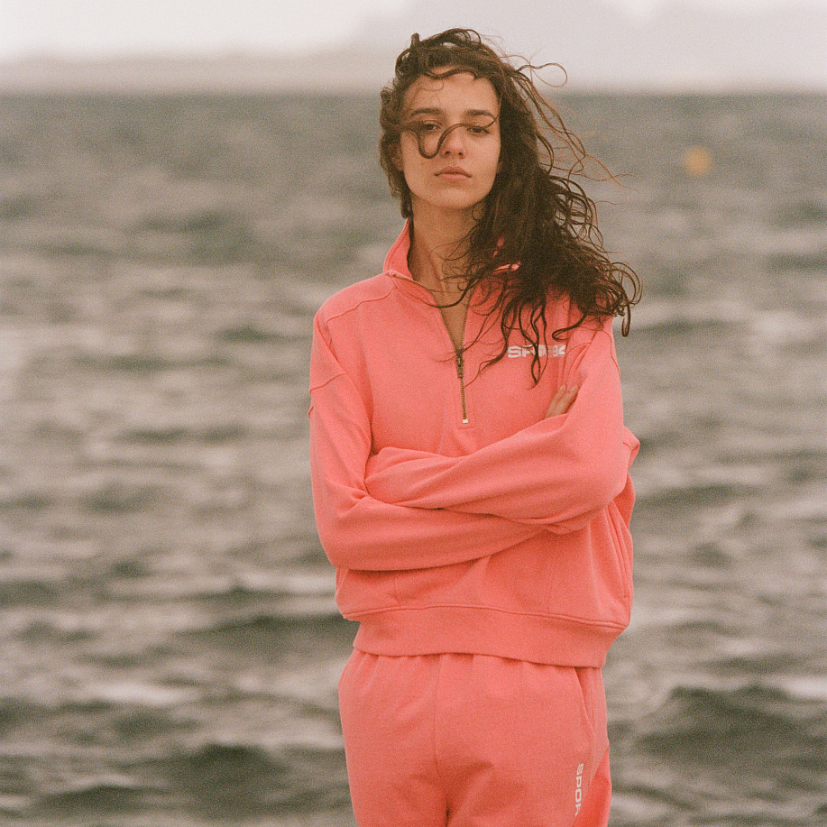 Толстовка SPORTY & RICH BOLD LOGO QUARTER ZIP в интернет магазине Peakwww.peakstore.ru - 9 фото