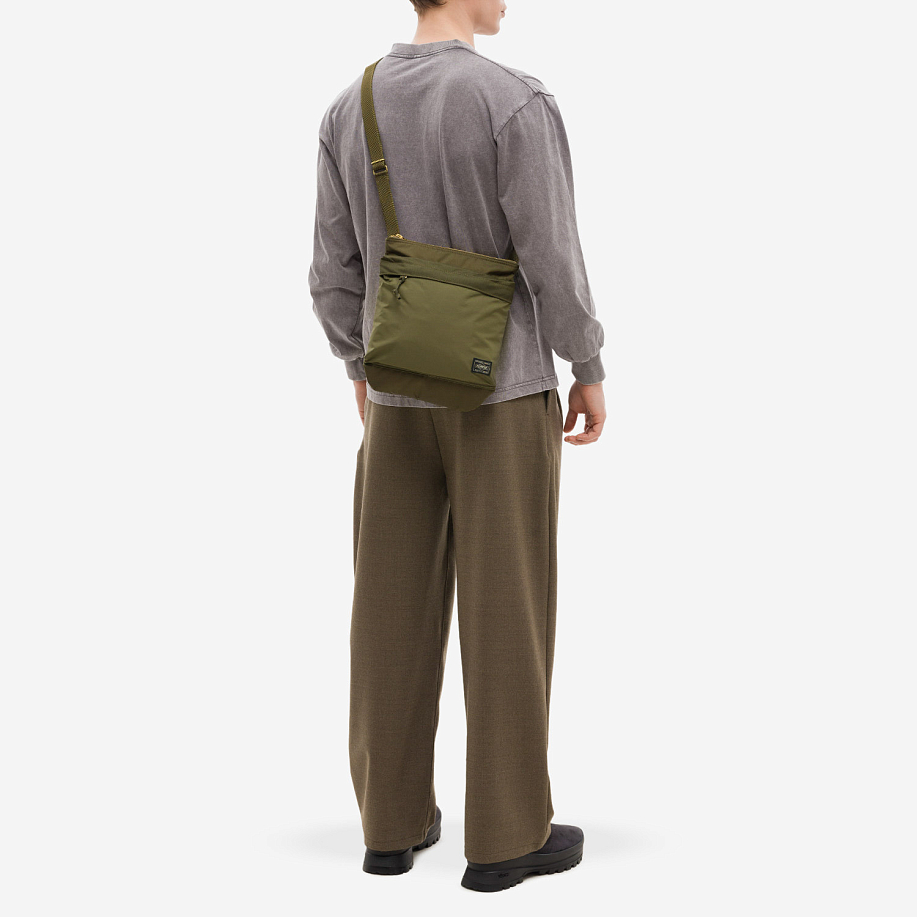 Сумка через плечо PORTER YOSHIDA FORCE SHOULDER BAG ONE POCKET - 5 фото Сумка через плечо PORTER YOSHIDA FORCE SHOULDER BAG ONE POCKET в интернет магазине Peakwww.peakstore.ru - 5 фото