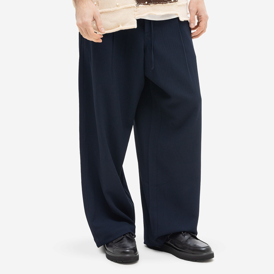 Брюки GLASS CYPRESS BLACK MULTIPLEATED TROUSER - 4 фото Брюки GLASS CYPRESS BLACK MULTIPLEATED TROUSER в интернет магазине Peakwww.peakstore.ru - 4 фото