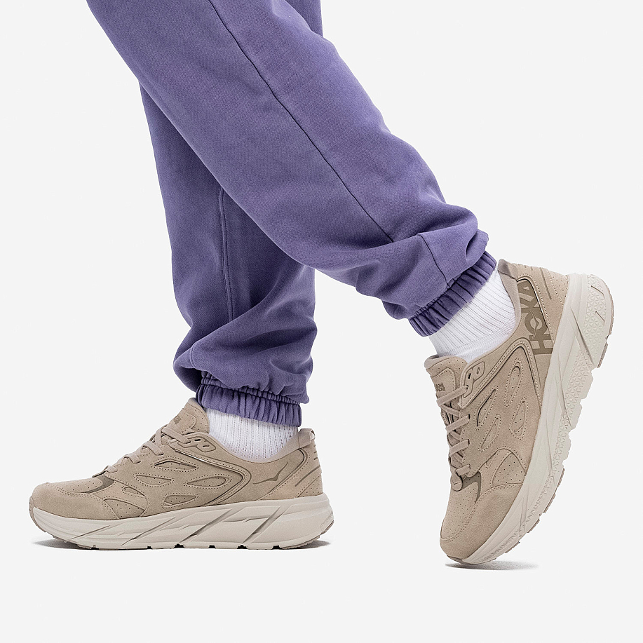 Кроссовки HOKA M CLIFTON L SUEDE SIMPLY TAUPE/PUMICE STONE - 3 фото Кроссовки HOKA M CLIFTON L SUEDE в интернет магазине Peakwww.peakstore.ru - 3 фото