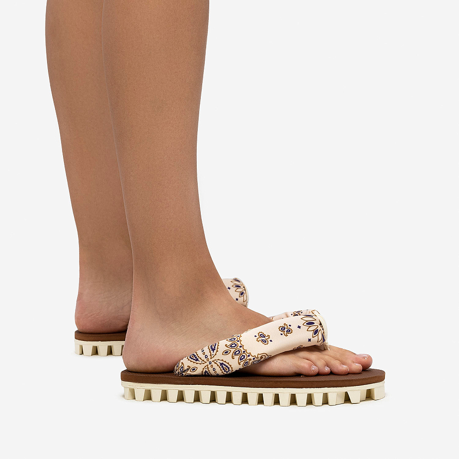Шлепанцы SUICOKE GTA-PT05 IVORY X BROWN - 2 фото Шлепанцы SUICOKE GTA-PT05 в интернет магазине Peakwww.peakstore.ru - 2 фото