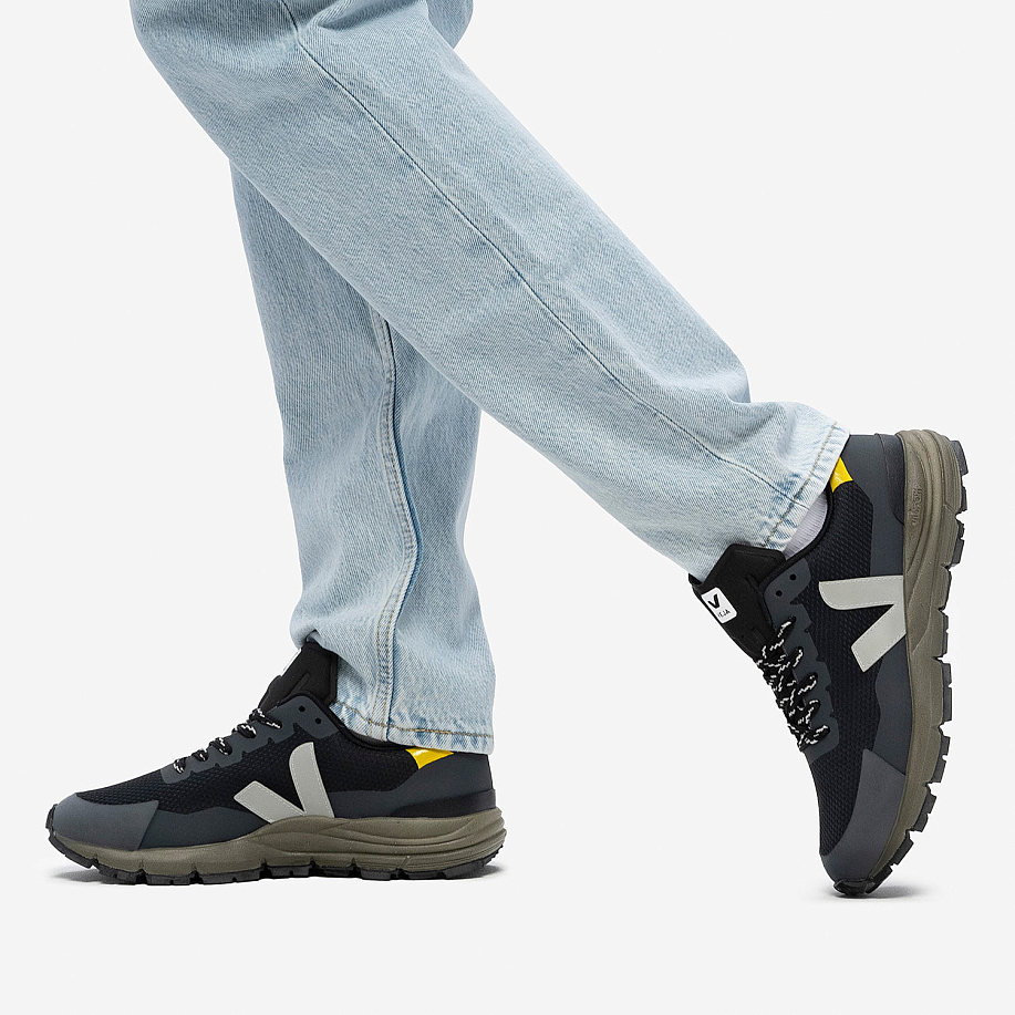 Кроссовки VEJA DEKKAN ALVEOMESH BLACK OXFORD-GREY TONIC - 3 фото Кроссовки VEJA DEKKAN ALVEOMESH в интернет магазине Peakwww.peakstore.ru - 3 фото