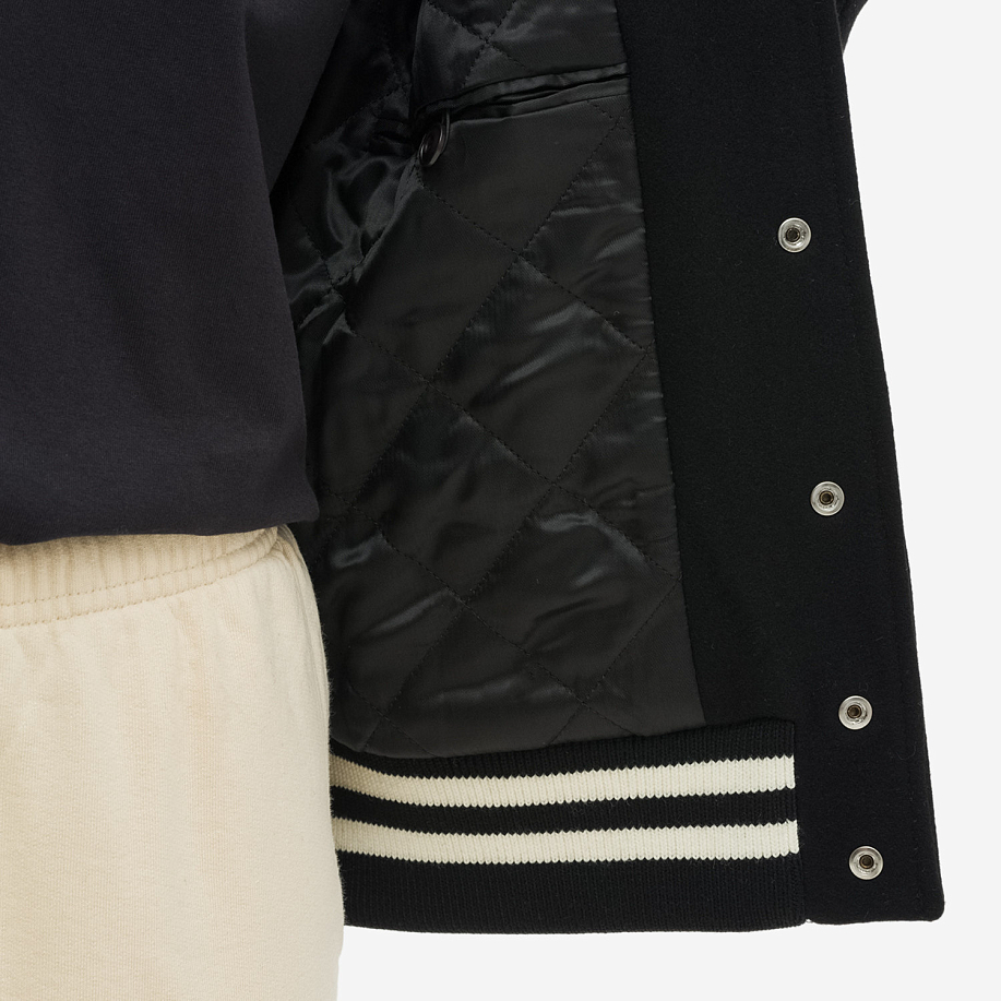 Бомбер SPORTY & RICH CARLYLE CREST WOOL VARSITY JACKET - 9 фото Бомбер SPORTY & RICH CARLYLE CREST WOOL VARSITY JACKET в интернет магазине Peakwww.peakstore.ru - 9 фото