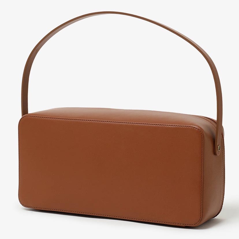 Сумка через плечо AURALEE LEATHER SQUARE BAG MADE BY AETA в интернет-магазине Peak Conceptwww.peakstore.ru - 3 фото
